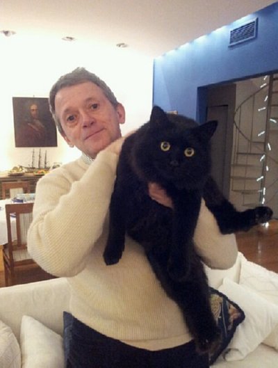 Grosso, nero e peloso come il verbo irregolare "Tener" spagnolo.