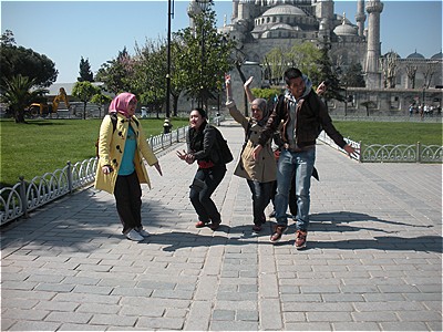 Saltare per la foto, Internet Docet.