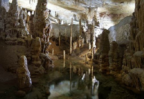 Potente risuonò il rutto.