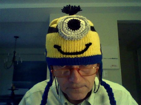 Meno male che sono bellissimo, altrimenti sai che faccia da pirla che mi veniva ?