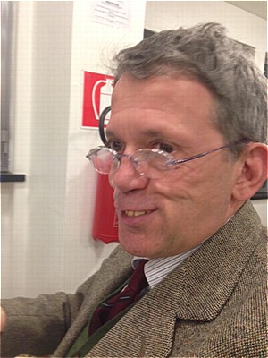 Forse non c'era bisogno della buccia di arancio in bocca per sembrare un idiota.