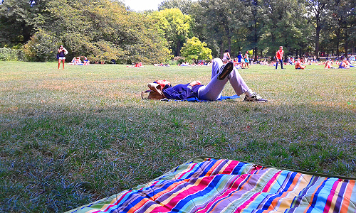Miriam in relax nel classico pomeriggio domenicale a Central Park